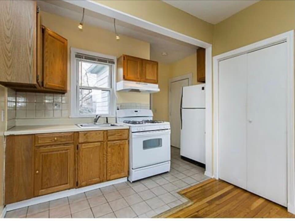 130 Fremont Ave, Unit 2L in Everett, MA - Foto de edificio