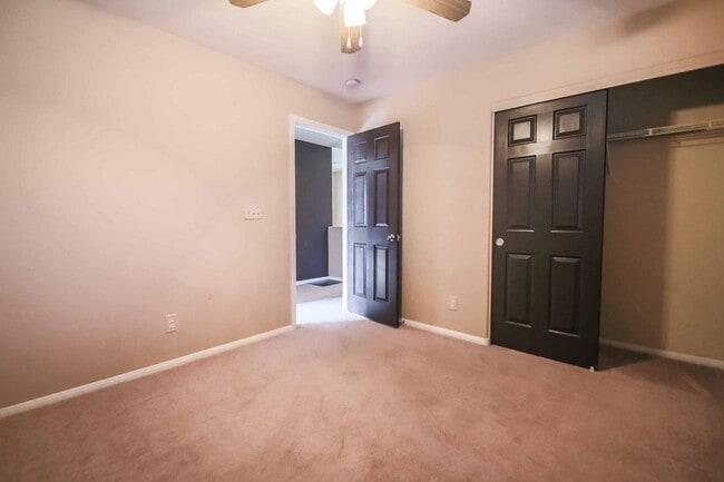 9915 Mustang Creek Way in Las Vegas, NV - Building Photo - Building Photo