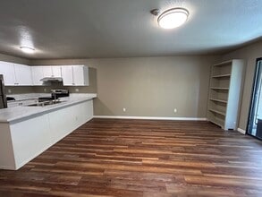 40 Arbor Ct in Cotati, CA - Building Photo - Building Photo