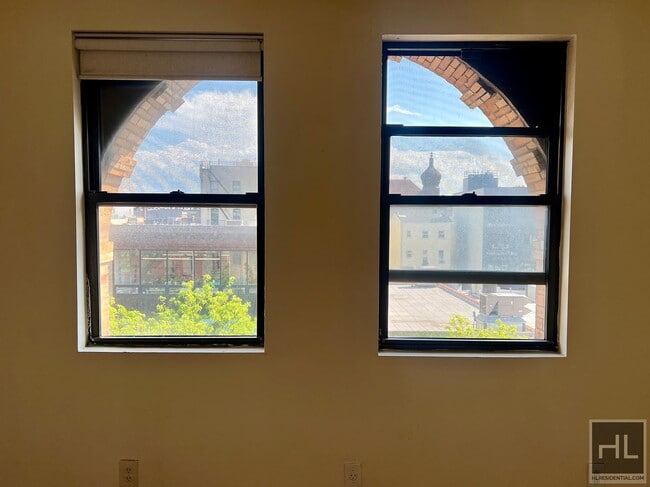 5BR 1BA Historic Commerical Residential Zo in Brooklyn, NY - Building Photo - Building Photo