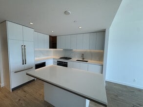 720 Farrow St in Coquitlam, BC - Building Photo - Building Photo