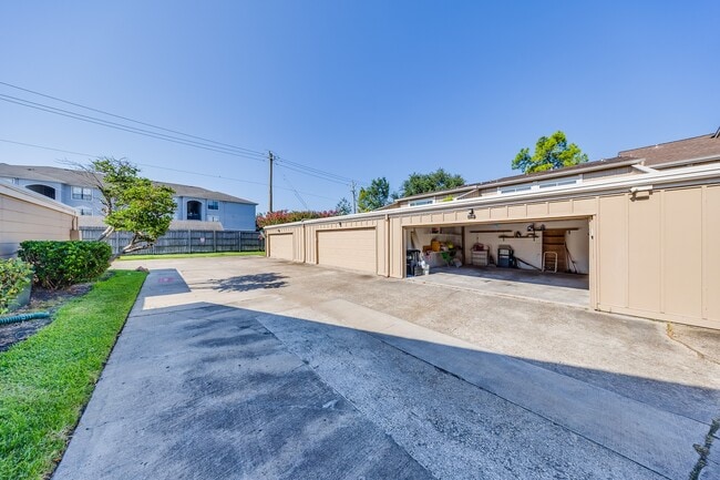 2391 Crescent Park Dr