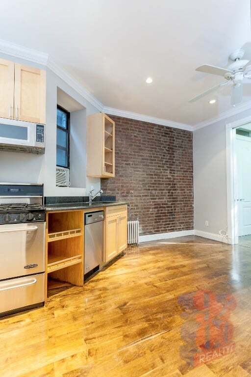 52 Barrow St, Unit LL in New York, NY - Building Photo - Building Photo