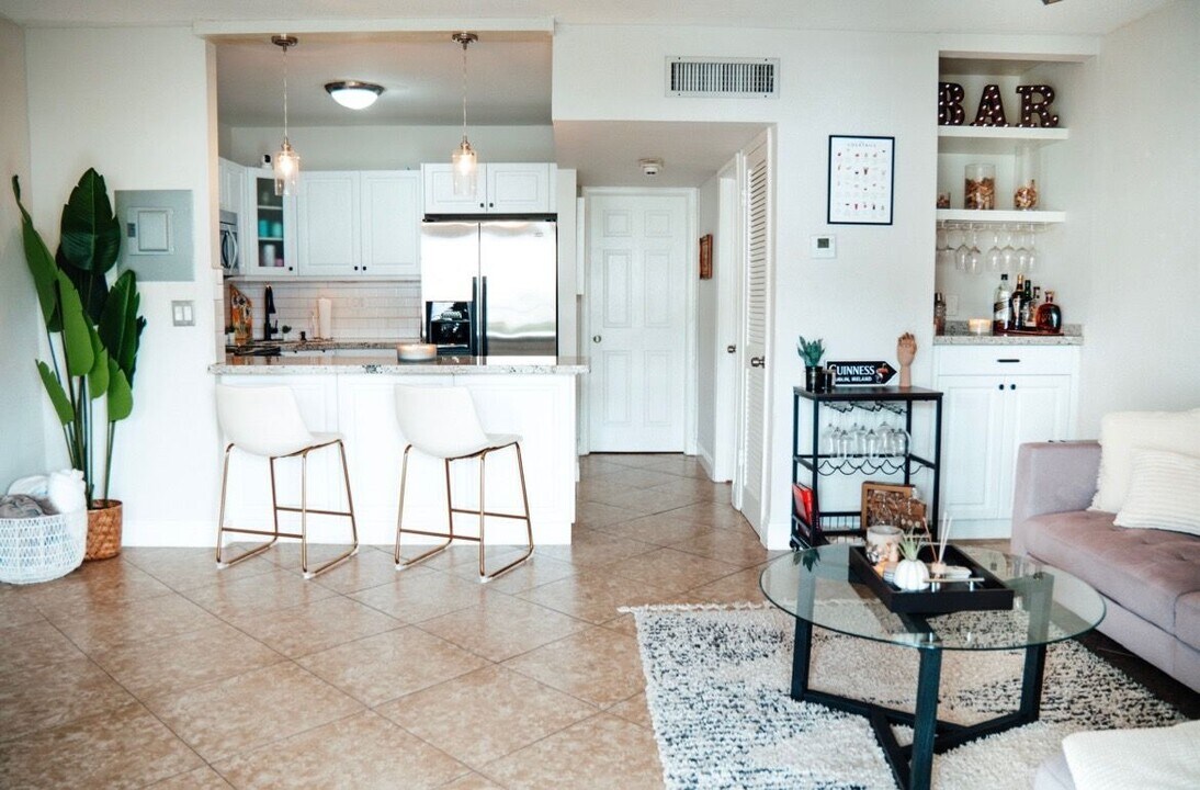 215 NE 16th Ave in Fort Lauderdale, FL - Building Photo