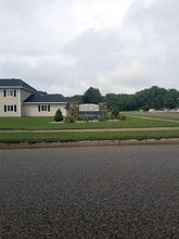 815 Country Way in Big Rapids, MI - Building Photo - Building Photo