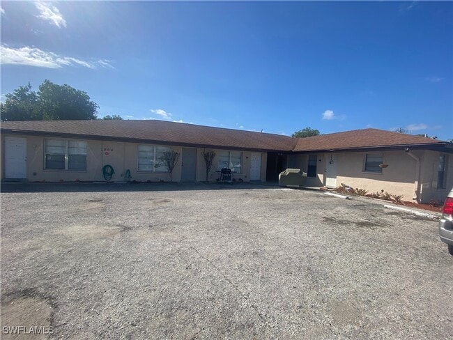 1904 Santa Barbara Blvd in Cape Coral, FL - Building Photo - Building Photo