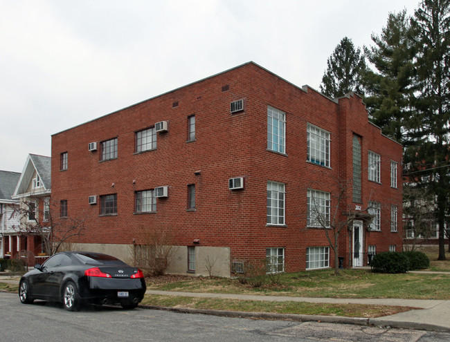 2865-2867 Erie Ave in Cincinnati, OH - Foto de edificio - Building Photo