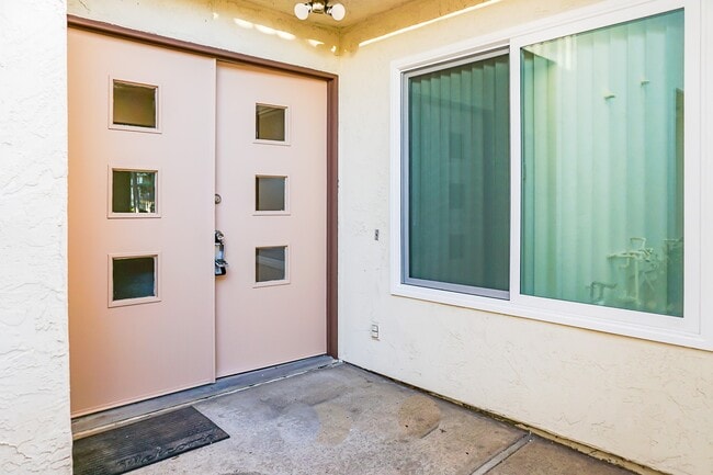 575 Otay Lakes Rd in Chula Vista, CA - Building Photo - Building Photo