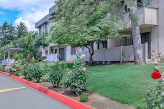 Summerhill Apartments in Renton, WA - Foto de edificio - Building Photo