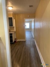 214 S Hackberry Ave in Luling, TX - Building Photo - Building Photo