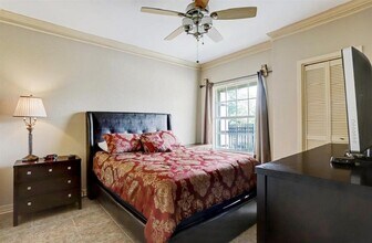 5141 Del Monte Dr in Houston, TX - Building Photo - Building Photo