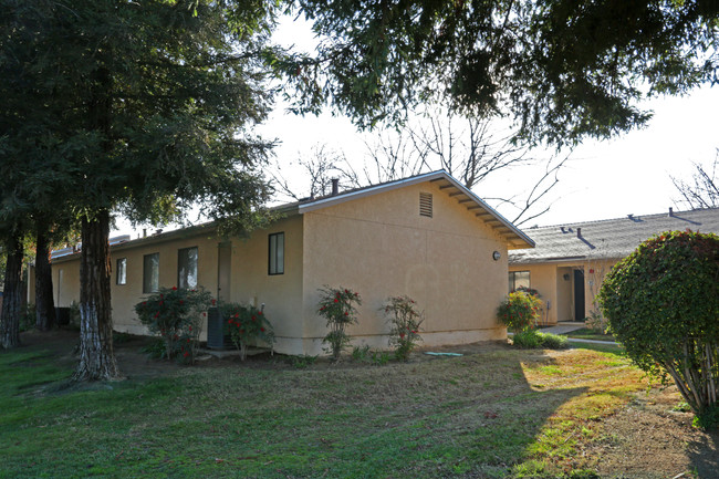 Wedgewood Commons in Sanger, CA - Building Photo - Building Photo