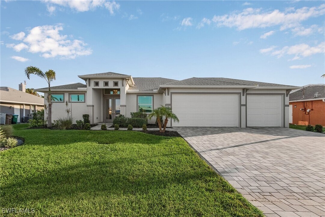 1210 SE 37th Terrace in Cape Coral, FL - Building Photo