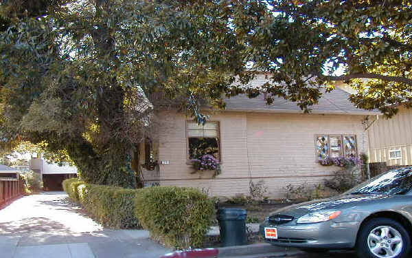 21 Lorton Ave in Burlingame, CA - Building Photo