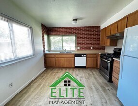 7809 Camrose Way in Sacramento, CA - Building Photo - Building Photo