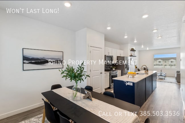 property at 1092 E Vessel Ct