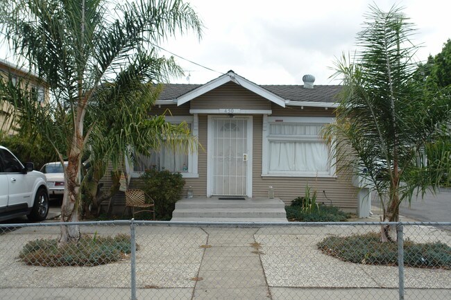 450-460 Page St in San Jose, CA - Foto de edificio - Building Photo