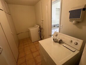 215 SE Lilly Ave-Unit -2 in Corvallis, OR - Building Photo - Building Photo