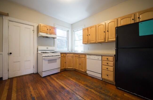 452 Centre St, Unit 2 in Boston, MA - Building Photo - Building Photo