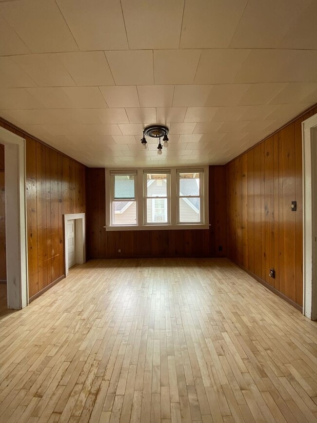 1207 N Sawyer St in Oshkosh, WI - Building Photo - Building Photo