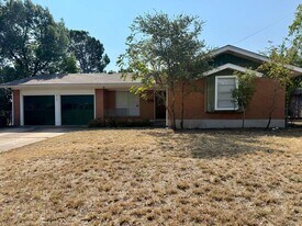 2711 Little John Ln in Austin, TX - Building Photo