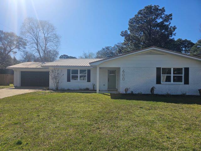 600 Burgundy Ln in Fort Walton Beach, FL - Building Photo