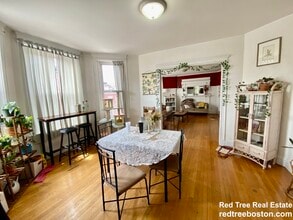 1908 Beacon St, Unit 3 in Brookline, MA - Building Photo - Building Photo