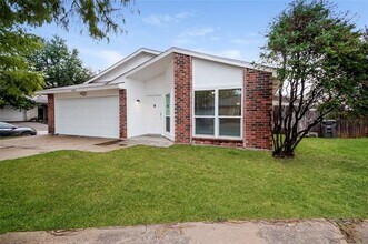 2905 Forest Creek Dr in Fort Worth, TX - Foto de edificio - Building Photo