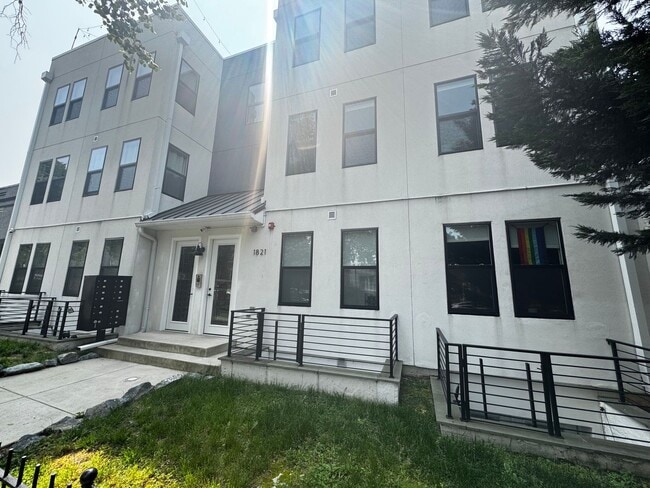 1821 I St NE in Washington, DC - Building Photo - Building Photo