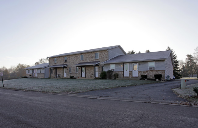 689-703 Colony Rd in Canal Fulton, OH - Building Photo - Building Photo