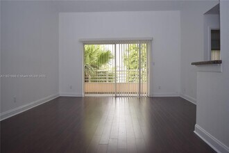 3413 NW 44th St in Lauderdale Lakes, FL - Building Photo - Building Photo