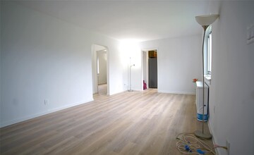 72-19 Little Neck Pkwy in Queens, NY - Building Photo - Building Photo