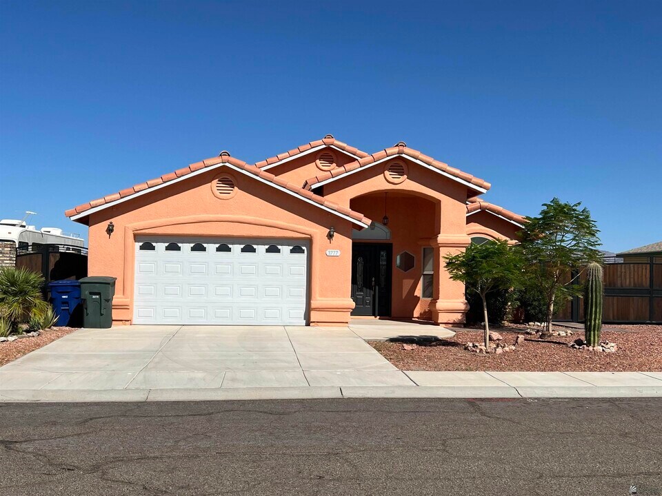 3777 S Salida Del Sol Ave in Yuma, AZ - Building Photo