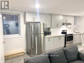 6421 Donway Dr in Mississauga, ON - Building Photo - Building Photo