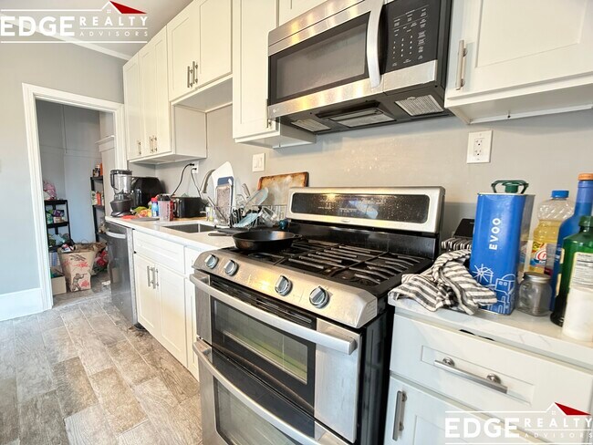 34 Kinross Rd, Unit 3 in Boston, MA - Building Photo - Building Photo