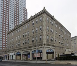 41 Westchester Plz in New Rochelle, NY - Building Photo - Building Photo