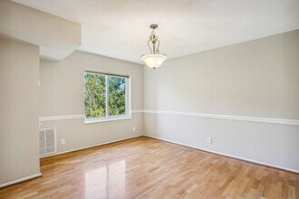 8370 Greensboro Dr in McLean, VA - Foto de edificio - Building Photo