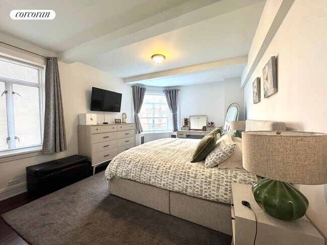 170 E 77th St in New York, NY - Building Photo - Building Photo