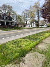 223 W Locust St in Canton, IL - Building Photo - Building Photo