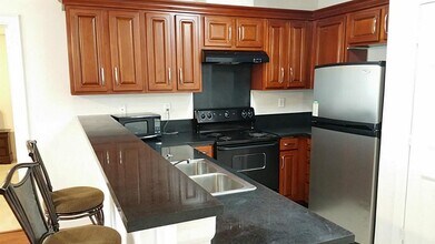 6655 W Sam Houston Pkwy S in Houston, TX - Building Photo - Building Photo