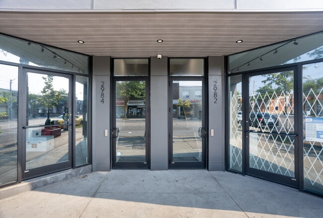 2894-2982 Lake Shore Blvd W in Toronto, ON - Building Photo - Building Photo
