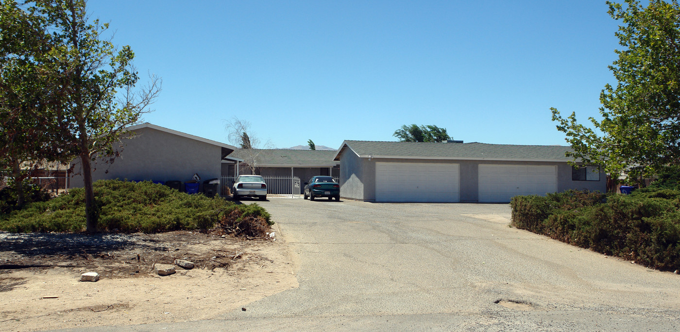 13549 Niabi Rd in Apple Valley, CA - Building Photo