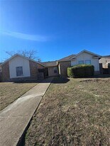 1451 Brook Meadow Cir in Lancaster, TX - Building Photo