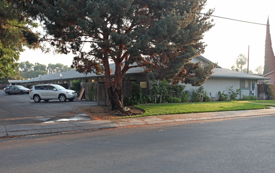 Evergreen Terrace in Modesto, CA - Foto de edificio