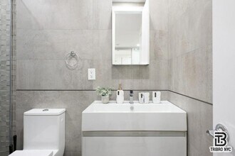 450 E 78th St in New York, NY - Building Photo - Building Photo