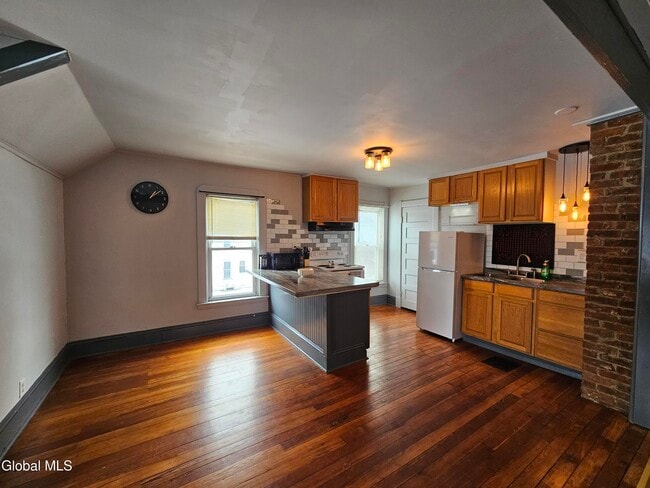 51 Sacandaga Rd in Scotia, NY - Building Photo - Building Photo