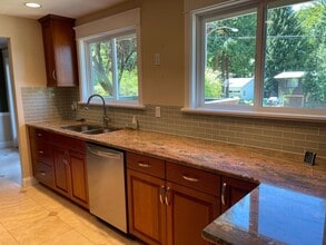 170 Mt Olympus Dr SW in Issaquah, WA - Foto de edificio - Building Photo
