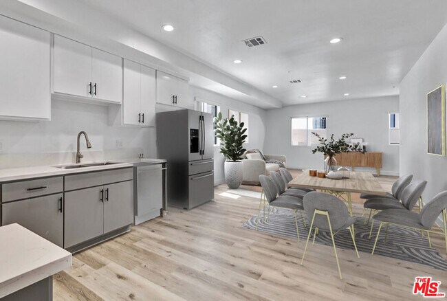 4643 W 18th St in Los Angeles, CA - Building Photo - Building Photo