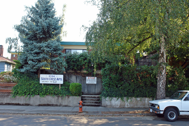 South Crest Apartments in Portland, OR - Building Photo - Building Photo