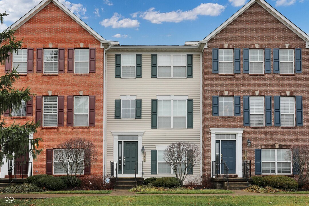 11783 Esty Way in Carmel, IN - Building Photo